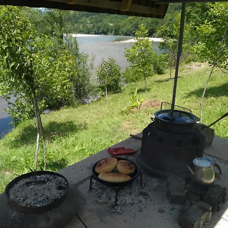 Prenociste Na Drini *