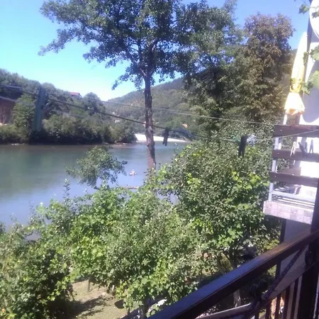 Prenociste Na Drini Panzió Foča